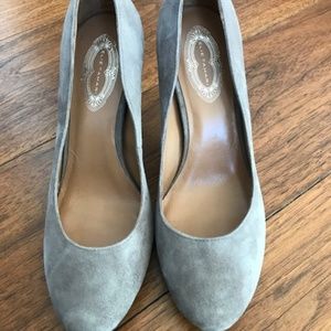 ELIE TAHARI SUEDE PUMP SHOES
